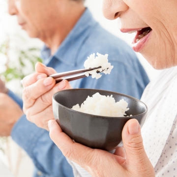 食べることは生きること、適切な介護食や介助のために知っておいてほしいこと