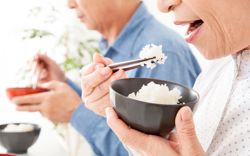 食べることは生きること、適切な介護食や介助のために知っておいてほしいこと